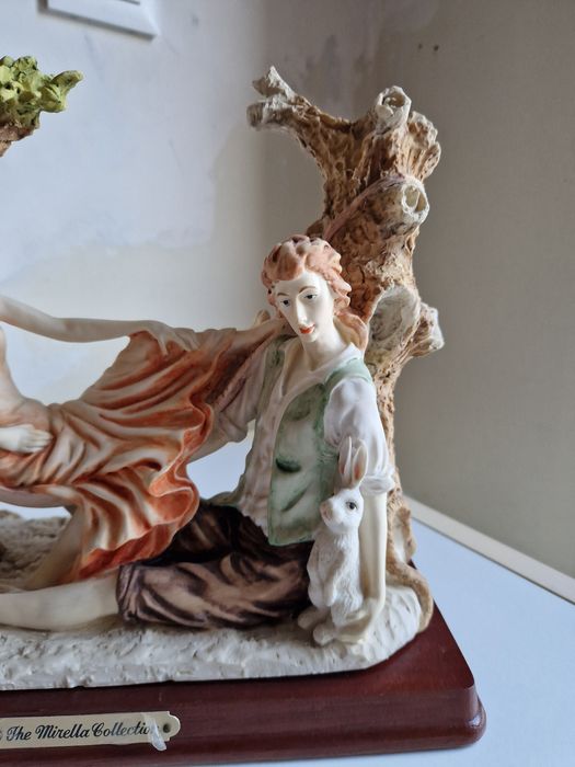 Estatueta em Porcelana