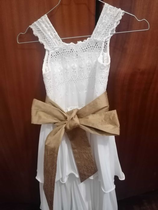 Vestido branco de cerimónia para menina
