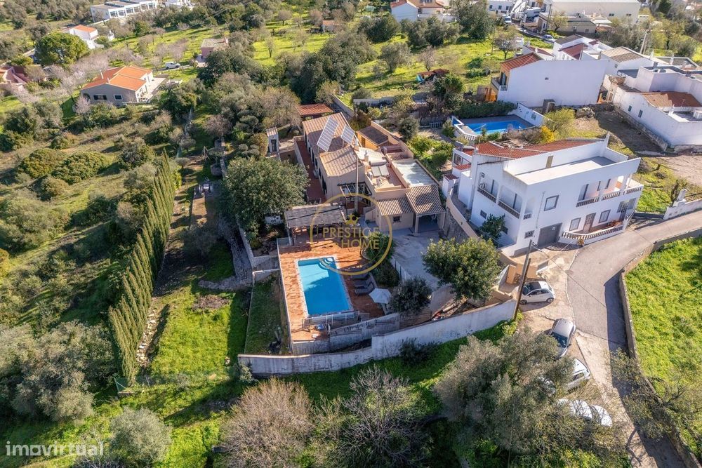 Moradia isolada com piscina e cozinha exterior – Curta distância do ce