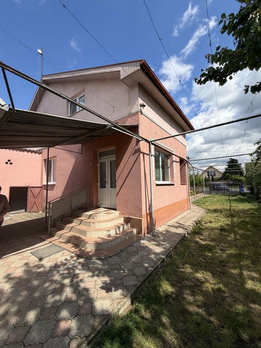 Продаж будинку в передмісті