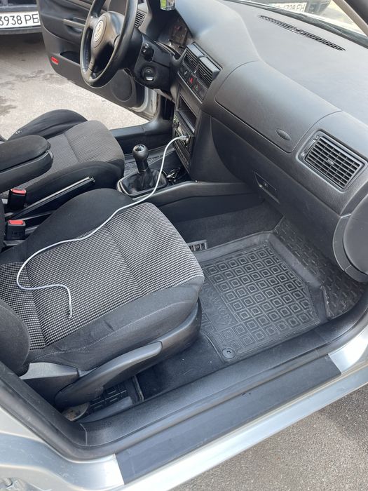 Volkswagen Golf 4 1.6 бензин 2001