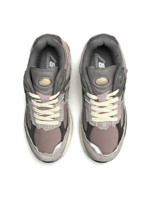 Кросівки New Balance 2002R Powder Grey Suede Premium wmns i89
