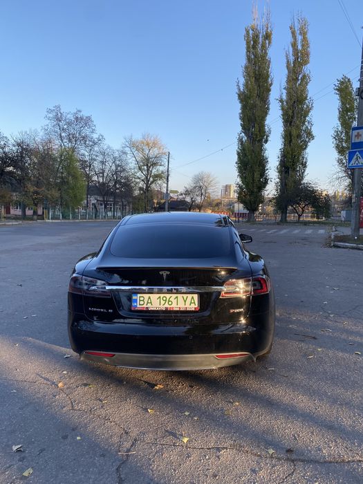 Tesla model S P85+