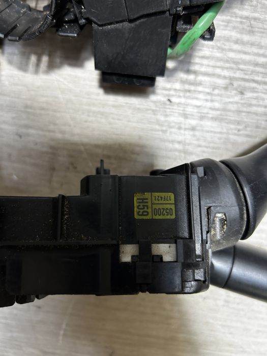 Підрульовий перимикач гітара Toyota Auris Yaris Avensis Aygo