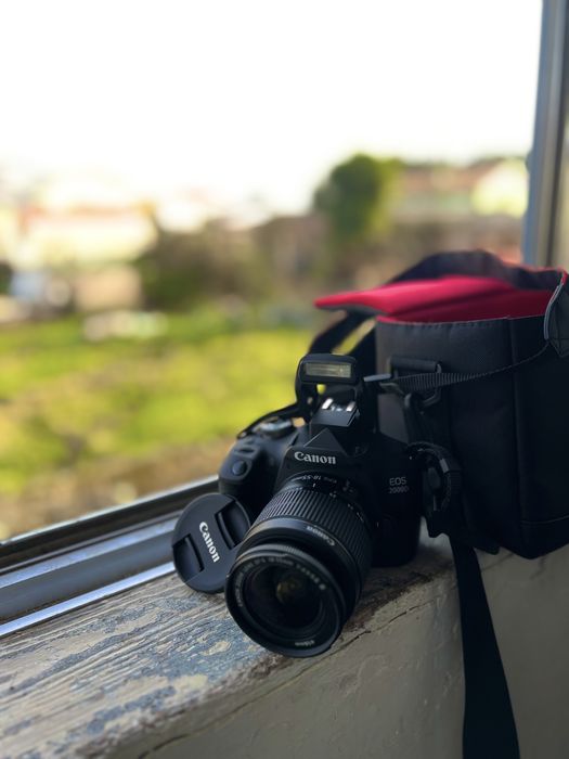 Kit Máquina Fotográfica CANON EOS 2000D + 18-55 mm