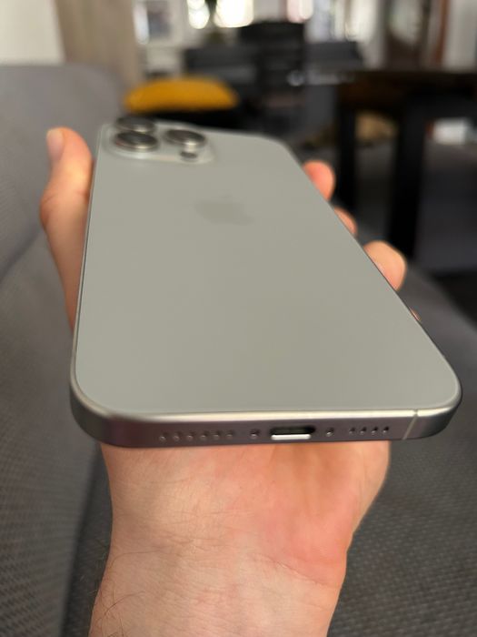 iPhone 15 pro Max como novo