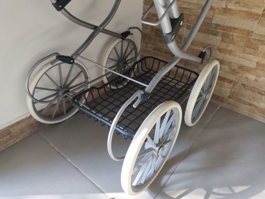 Carrinho de bonecas vintage