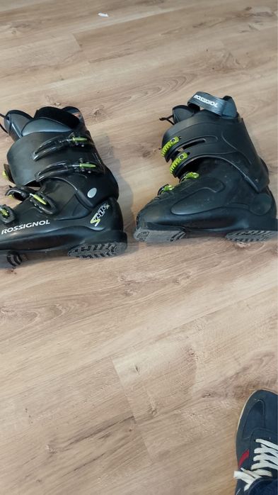 Sprzedam komplet  narciarki, narty, buty, kijki i kask