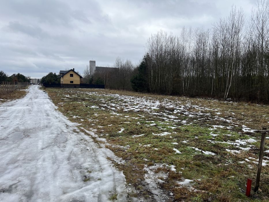 Działka 608 m2 - bardzo dobra lokalizacja.