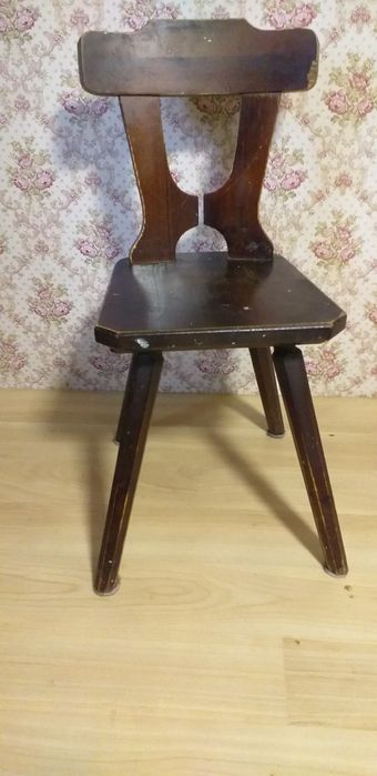 Krzesła lite drewno, zydle 4