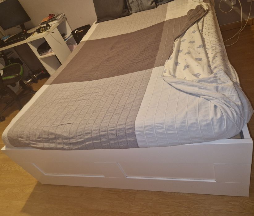 Cama de casal com 4 gavetões