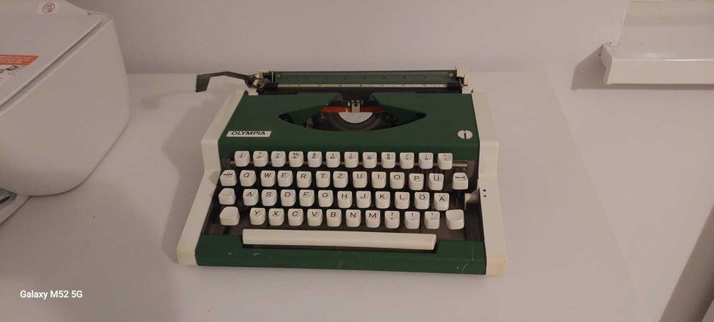 Maszyna do pisania OLYMPIA+ oryginalna walizkaa