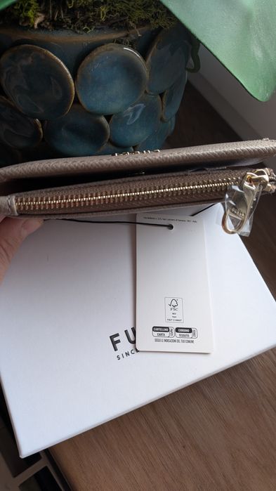 Barwy luksusu, kształty elegancji.. Portfel Furla Camelia Toupe