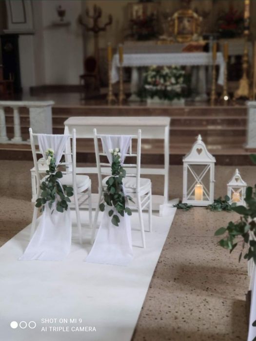 Zestaw ślubny do Kościoła –klecznik , biały dywan, krzesła