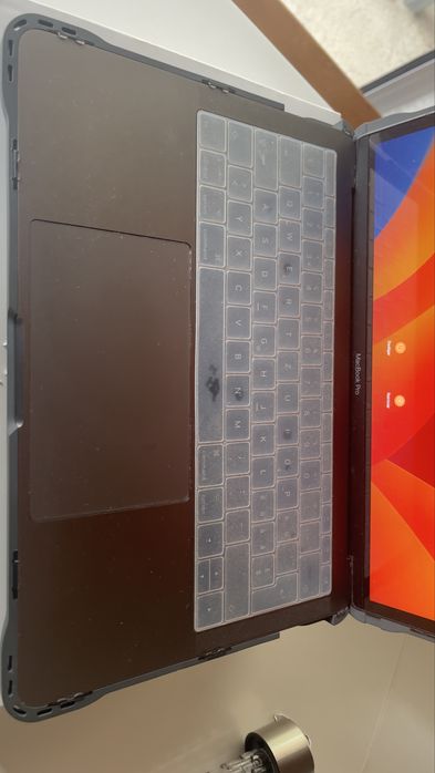 Macbook Pro i5 2017423649322709831683