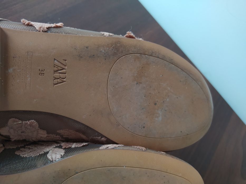 Beżowe wiązane balerinki Zara r. 38
