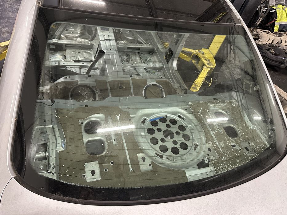 Szyba tył tylna mercedes e klasa w211 sedan