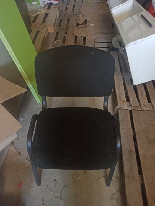 Полички та стілець