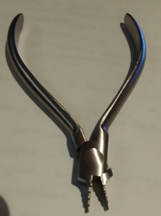 Contra ângulo de Ortodontia Synea e alicates de Ortodontia