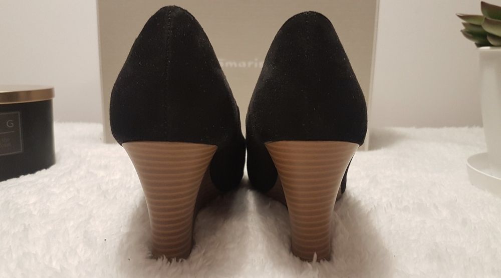 Zamszowe buty na koturnie 37