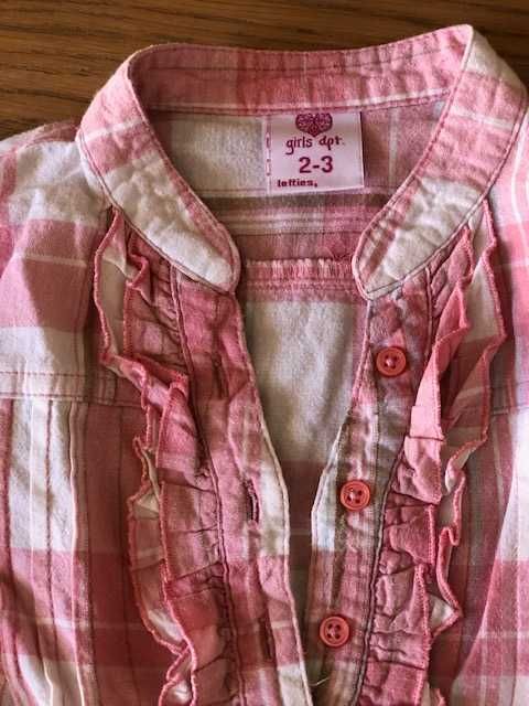 Camisa rosa muito linda, manga comprida com presilha, como nova