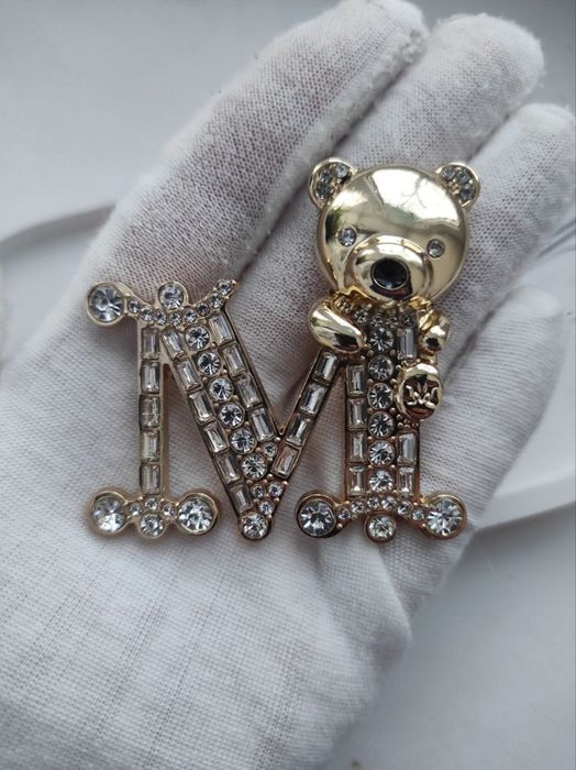 Брошки ведмедики, літера М з маркуванням Max Mara