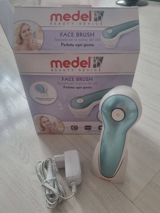 MEDEL FACE BRUSH Szczoteczka do twarzy pulsująca i wibrująca