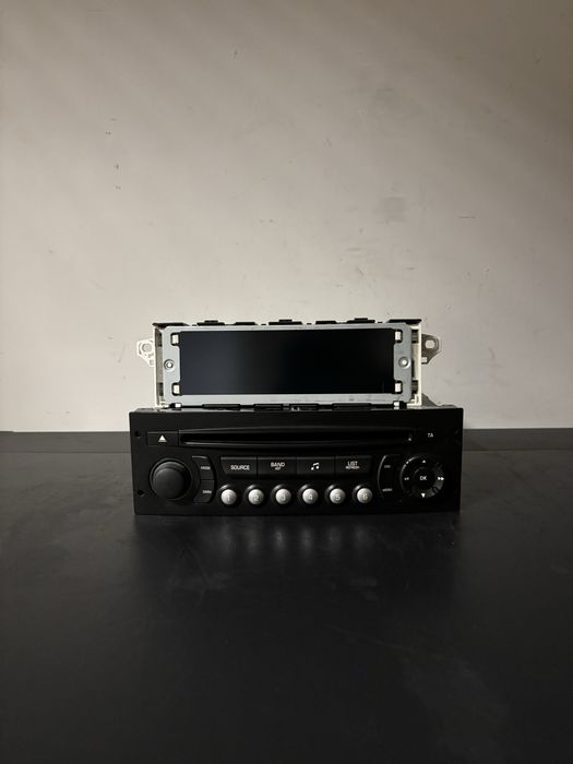 Radioodtwarzacz CD RD45 z wyswietlaczem, Peugeot 207, 307, 3008, 5008 Citroen Berlingo, C3, C4, C5 Picasso,  DS3.         G1