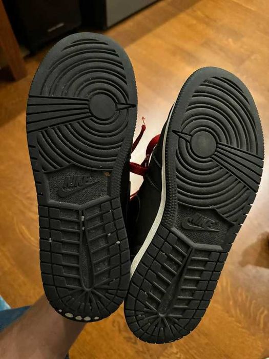Buty Nike Air Jordan 1 Retro High OG Black Gym Red 39