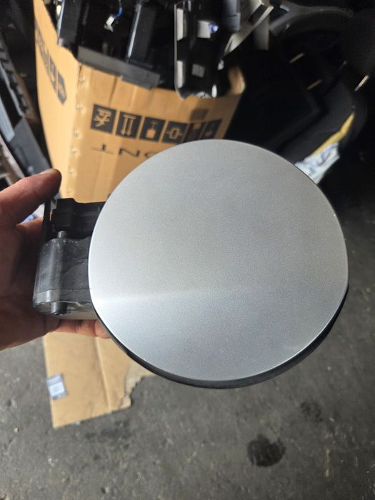 Klapka wlewu paliwa opel Astra J lift kombi z176