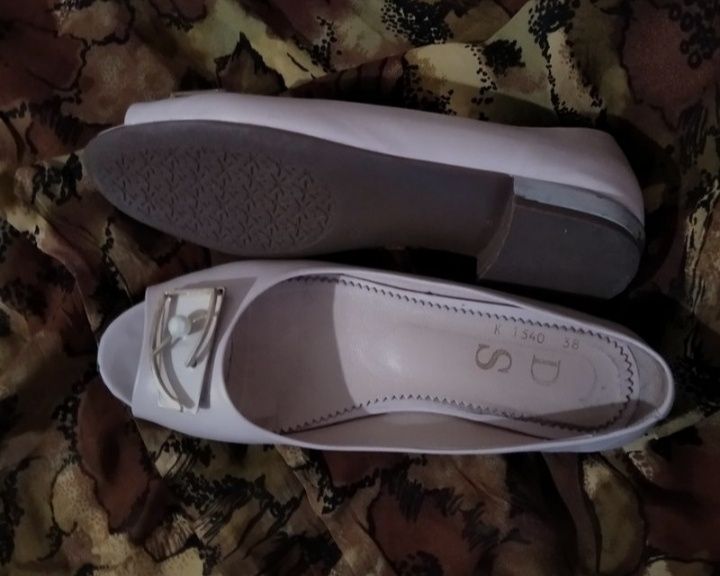 Туфлі жіночі з натуральної шкіри 38 розмір.