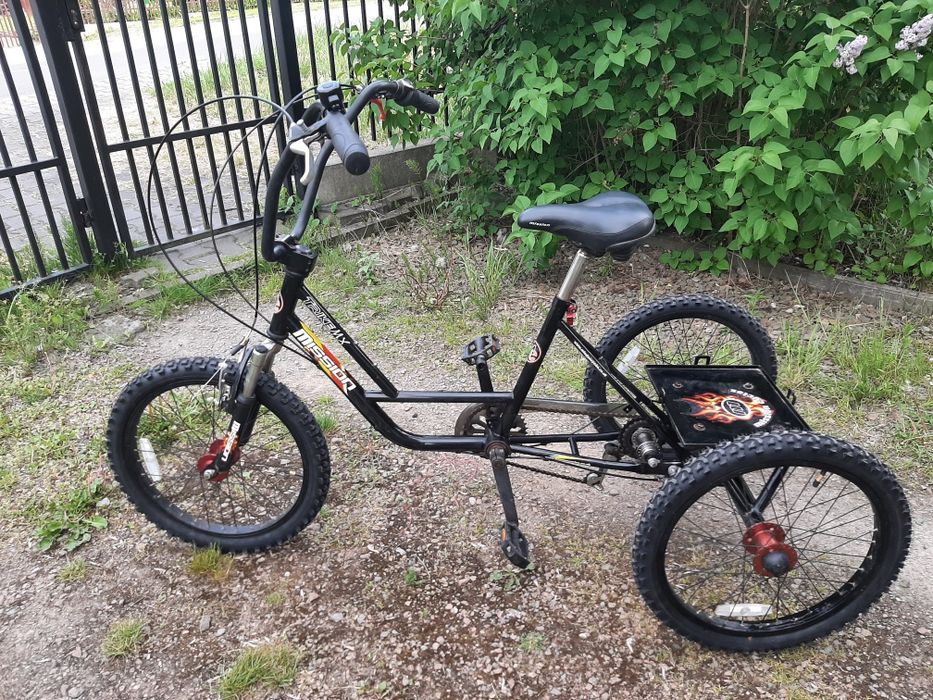 Rower trójkołowy. Trójkołowiec w stylu BMX