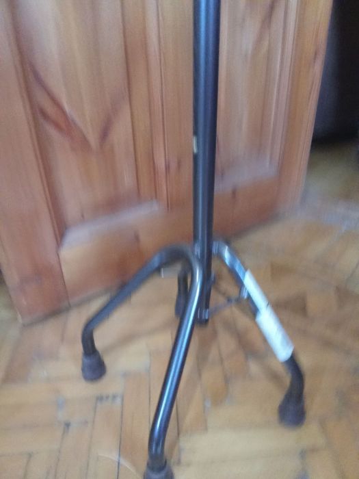 Трость для інвалідів та людей похилого віку