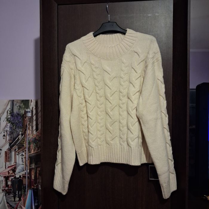 Jasno kremowy sweter