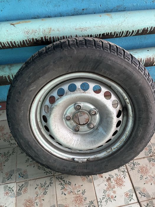 Продам  диски  з резиною pirelli 215/60r16