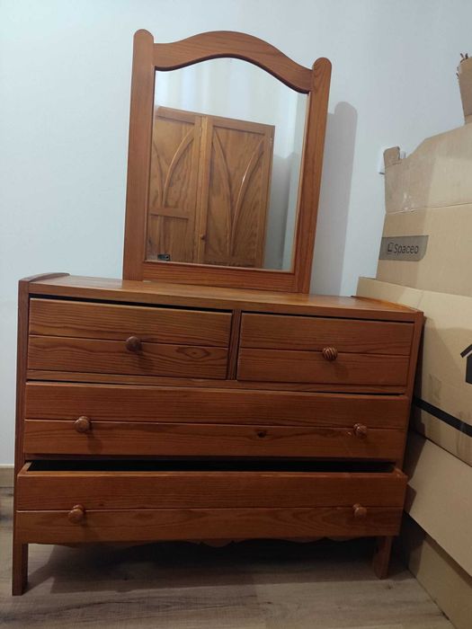 Cómoda de Quarto com Espelho