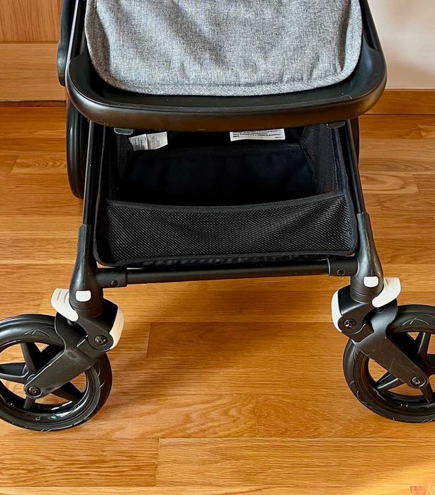 Carrinho de bebé e alcofa Bugaboo Fox 2 quase novo