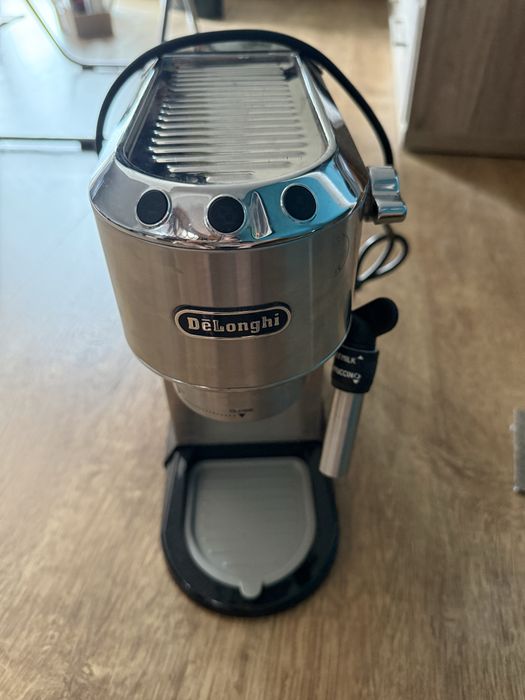 Ekspres do kawy delonghi dedica