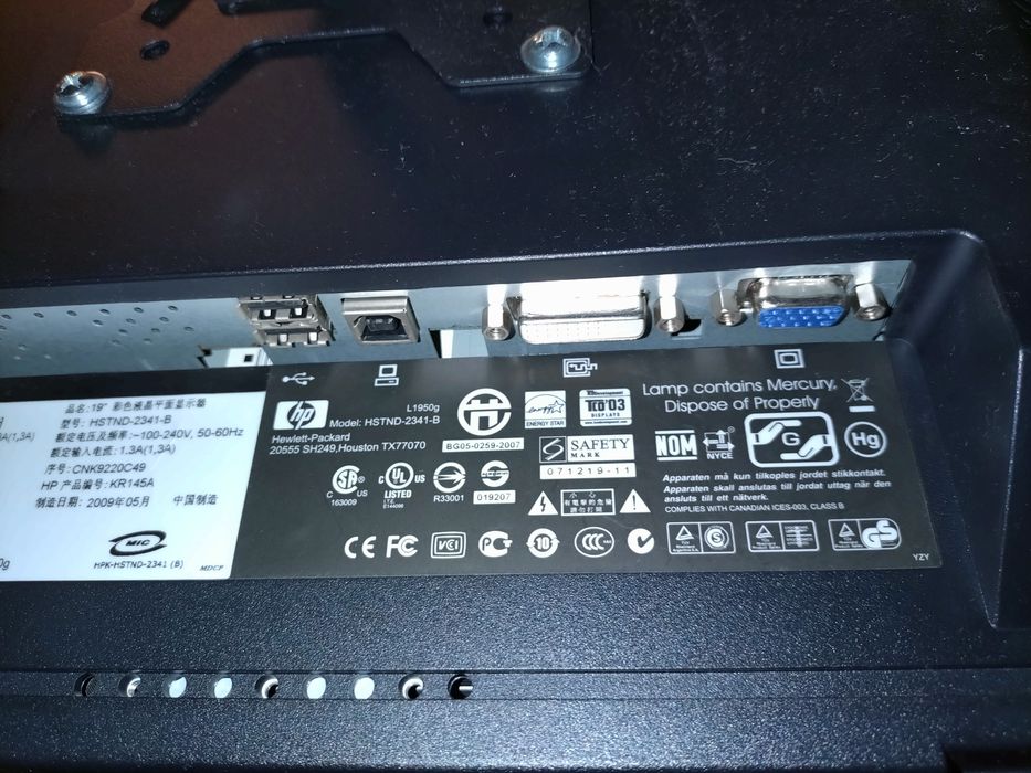 2x monitor HP L1950g 19'' na stojaku na dwa monitory