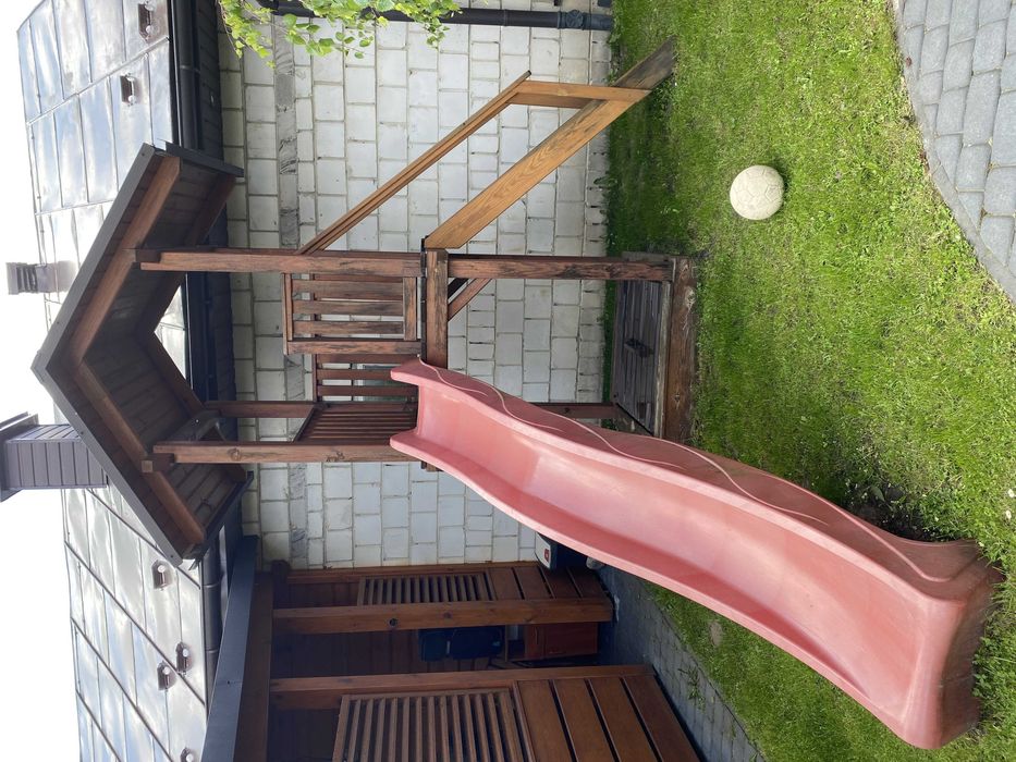 Plac zabaw z piaskownicą dla dziecka