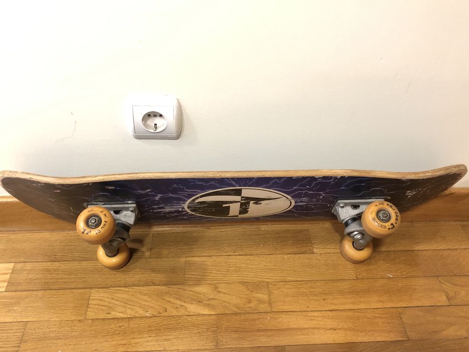 Skate pro tabua preta e roxa