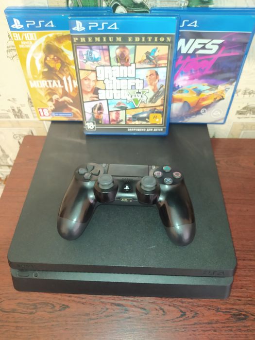 Продам игровую приставку Sony PlayStation 4