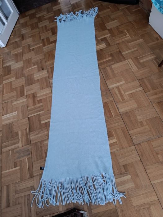 Reserved szal szalik jasnoniebieski z frędzlami