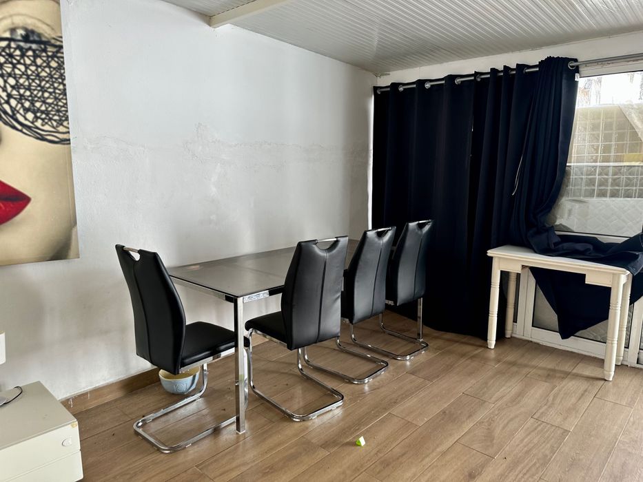 Arrendo T2 ALGES-com logradouro DE 100m2(centro de Alges)