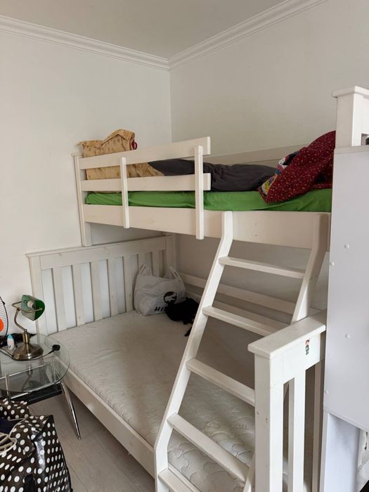 Шафа,Унітаз,біде,умивпльник,рушникосушка,ліжко софа Ikea,велика шафа,компютерний стіл,двоярусне ліжко.