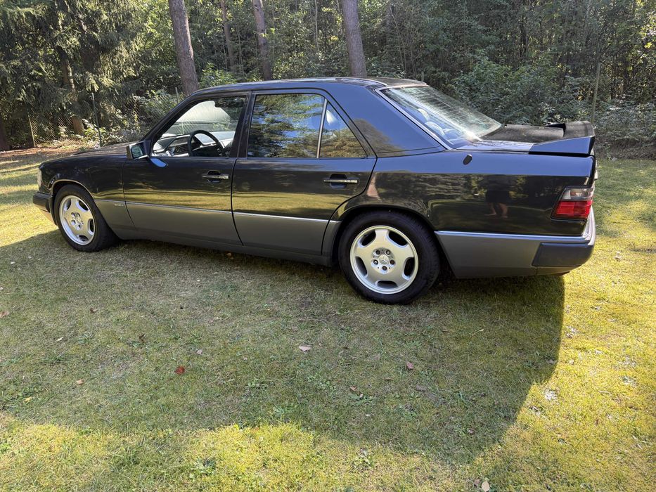 Mercedes W124 300E 220hp niski przebieg, super stan, getrag, sportline