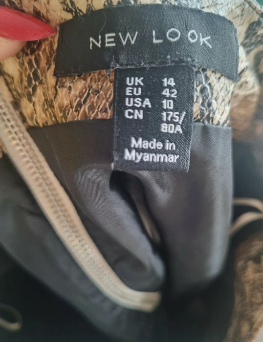 Nowa wężowa spódniczka New Look