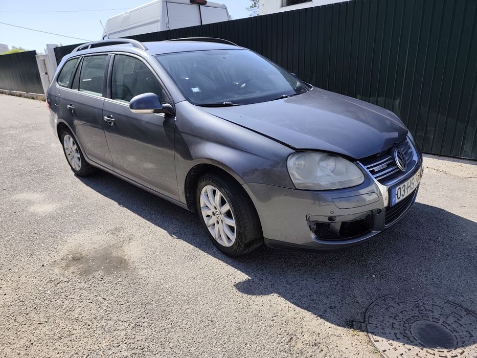 Volkswagen Golf 1.9 TDI de 2009 avariado