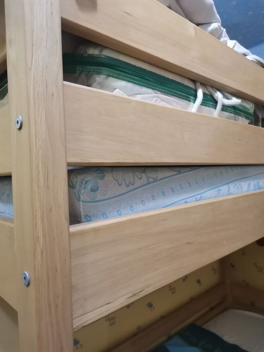 Продам 2-х ярусную кровать, срочно