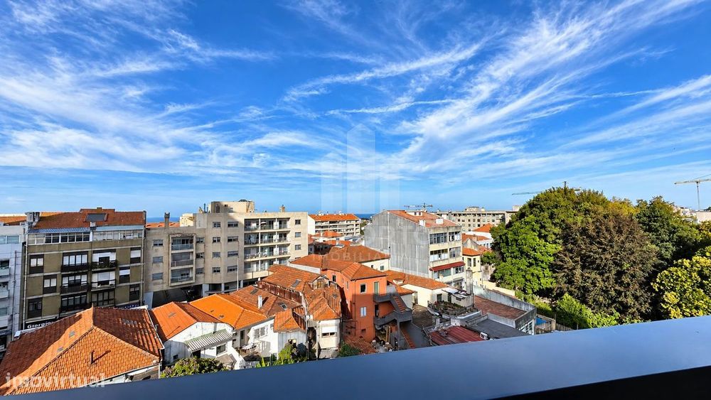 Apartamento T2 Novo mobilado com Varanda e Garagem em frente ao metro